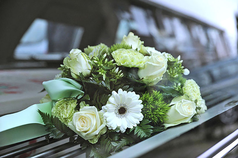 愛する人の遺骨と旅をする―「星の旅人たち」に見る弔いのメソッド―イメージ