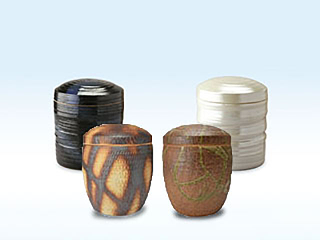 瀬戸焼骨壷の写真