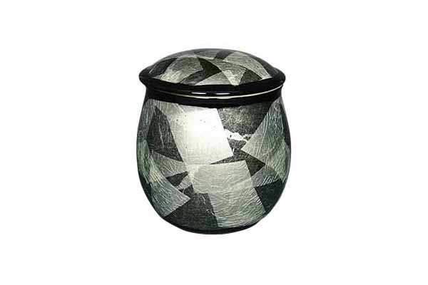 九谷焼骨壷「銀彩雲」の写真